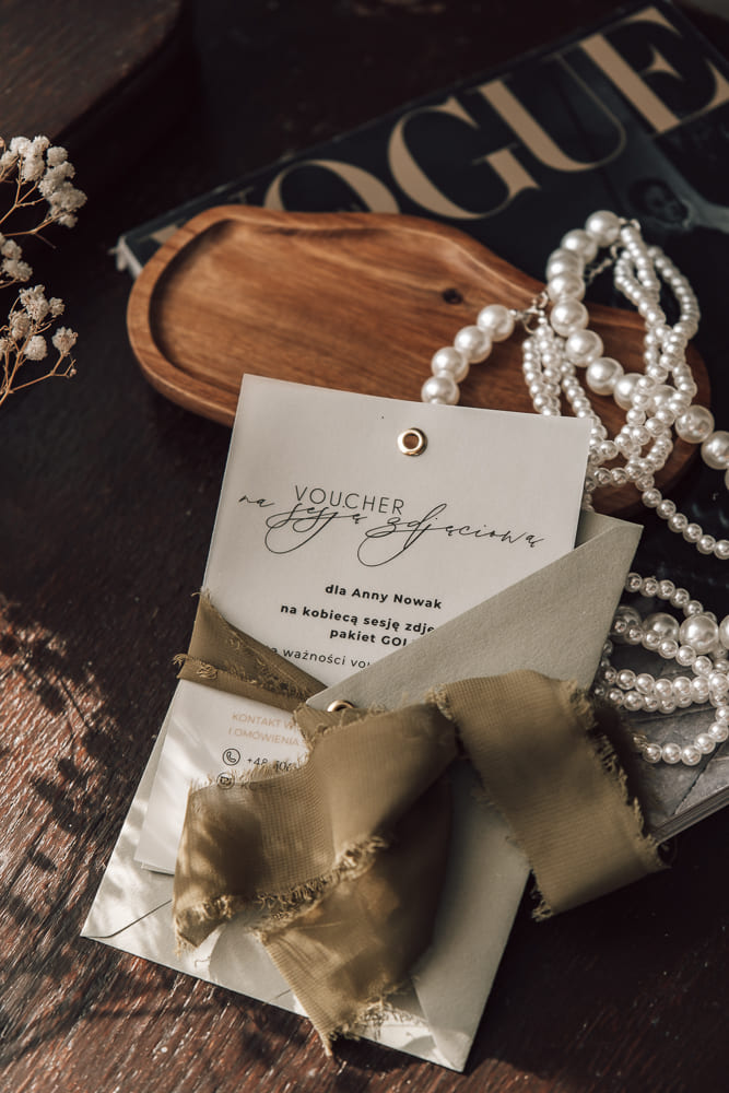 Sesja zdjęciowa na prezent, Sesja zdjęciowa dla kobiety, Prezent dla kobiety, Prezent dla żony, Prezent dla Przyjaciółki, Sesja zdjęciowa Śląsk, Fotograf Będzin, Fotograf Katowice, Sesja kobieca, Voucher na sesję, Voucher podarunkowy, Pomysł na prezent, Voucher na prezent, Sesja w prezencie, Karolina Marek Markowa Fotografia