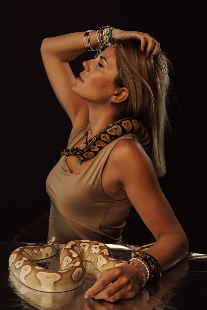 Sesja Zdjęciowa Markowa Fotografia Karolina Marek Fotograf Śląsk Sesja kobieca Będzin Wąż Sesja ze zwierzętami